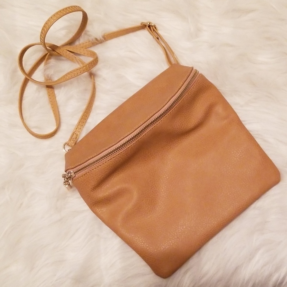 Light tan crossbody bag